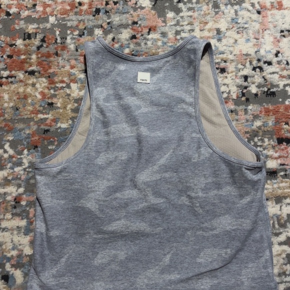 Vuori Camo High Heck Athletic Tank - Picture 2 of 3